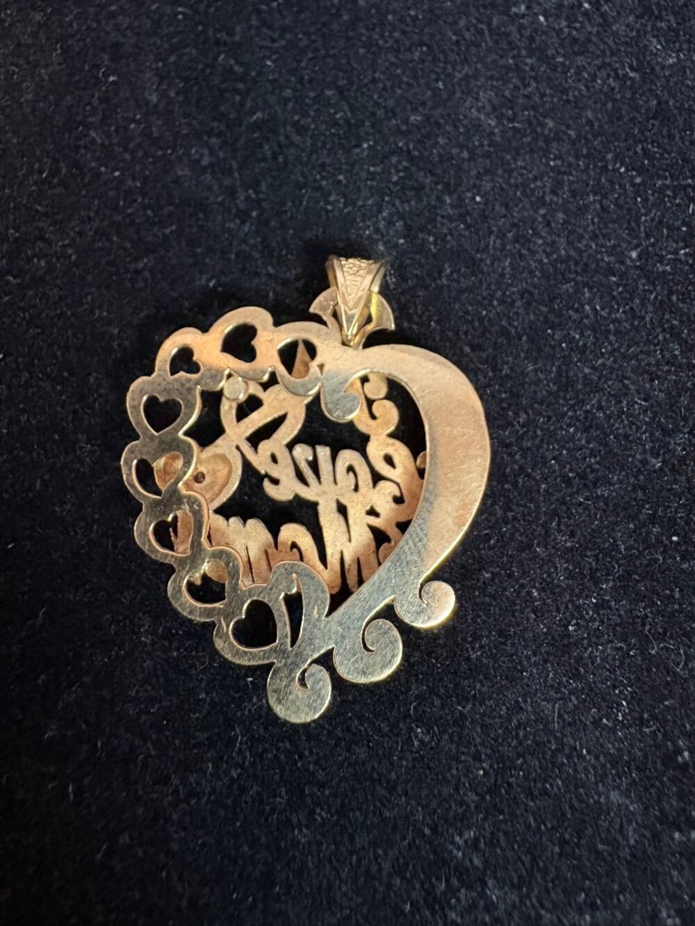 8K Gold "I Love Mom" Pendant - Picture 2 of 5